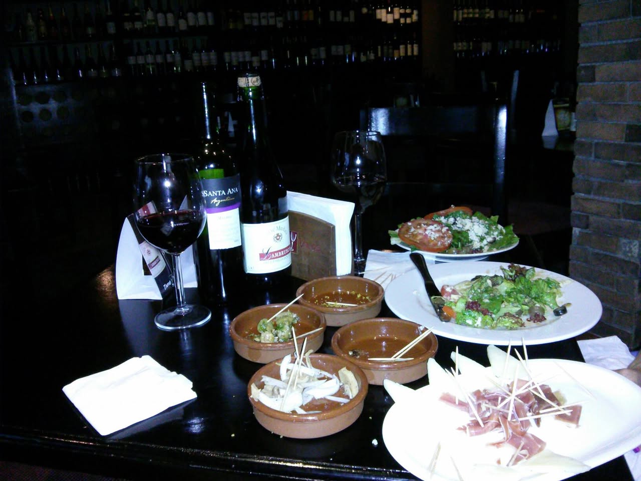 Tapas y vino en calle 50. Â¡Que gusta! Erik, Michelle you should try